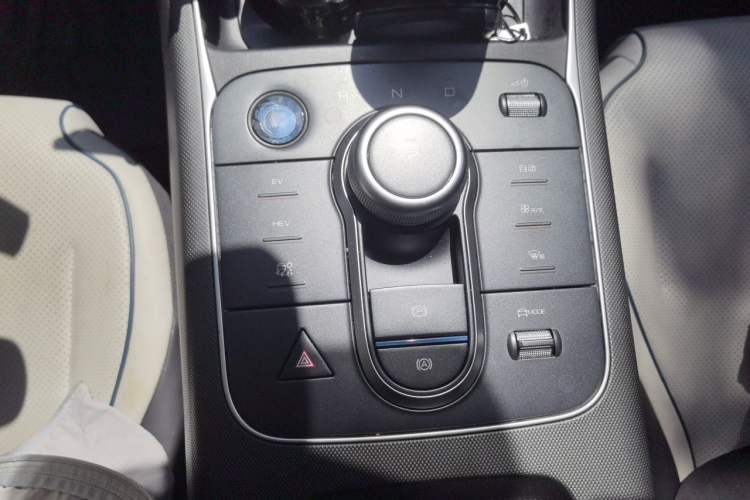 Used BYD Destroyer 05 2024 HONOR Edition DM-i 55KM Luxury Model Gear Lever