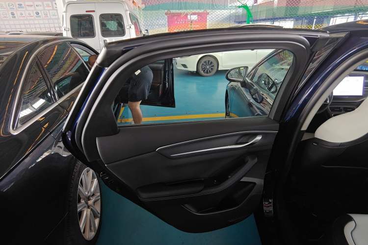 Used BYD Destroyer 05 2024 HONOR Edition DM-i 120KM Flagship Model Interior 8