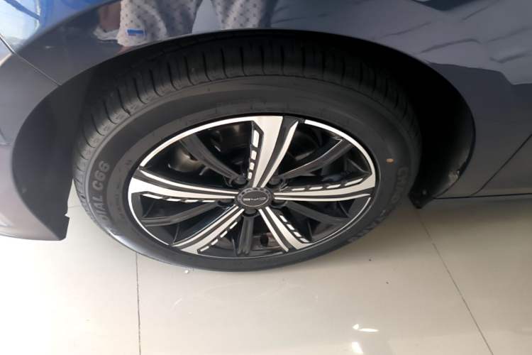 Used BYD Destroyer 05 2024 Honor Edition DM-i 120KM Luxury Model Left Front Wheel Hub