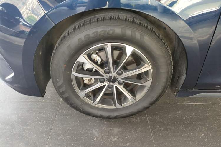 Used BYD Destroyer 05 2024 HONOR Edition DM-i 55KM Luxury Model Left Front Wheel Hub