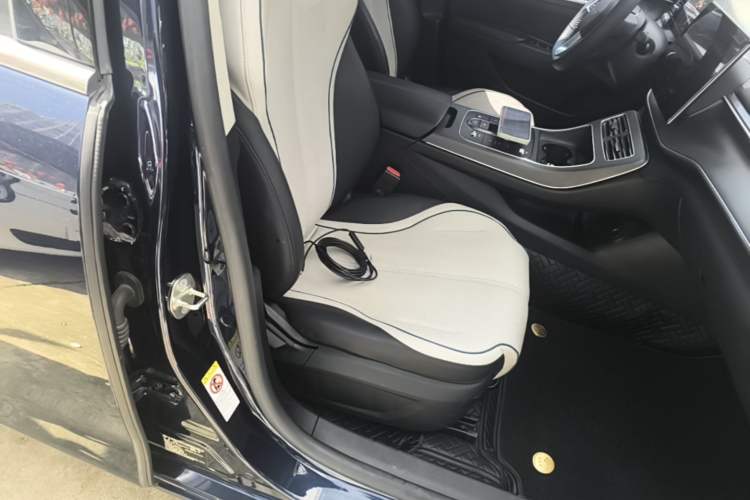 Used BYD Destroyer 05 2024 HONOR Edition DM-i 55KM Luxury Model Right Front Seat