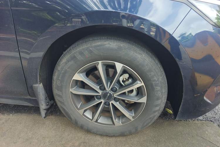 Used BYD Destroyer 05 2024 HONOR Edition DM-i 55KM Luxury Model Right Front Wheel Hub