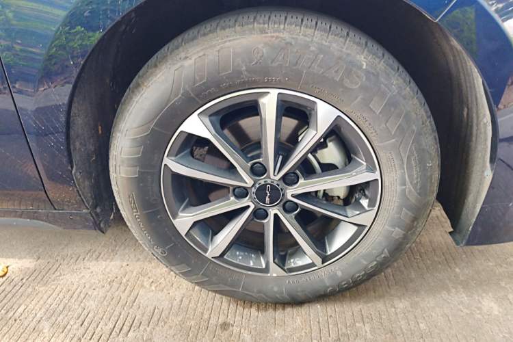 Used BYD Destroyer 05 2024 HONOR Edition DM-i 55KM Luxury Model Right Front Wheel Hub