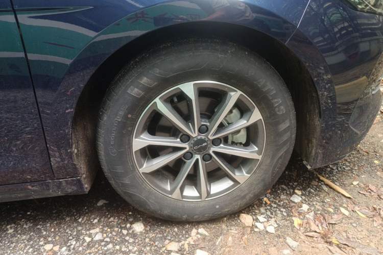 Used BYD Destroyer 05 2024 HONOR Edition DM-i 55KM Luxury Model Right Front Wheel Hub