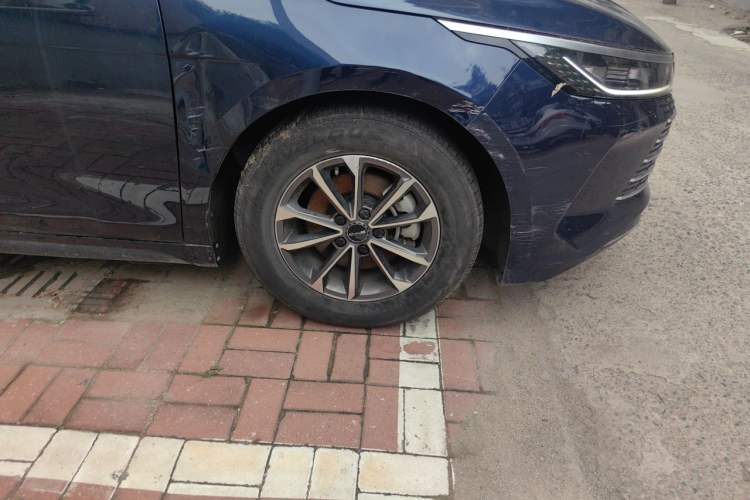 Used BYD Destroyer 05 2024 HONOR Edition DM-i 55KM Luxury Model Right Front Wheel Hub