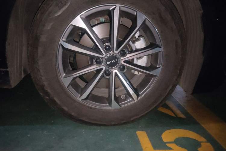 Used BYD Destroyer 05 2024 HONOR Edition DM-i 55KM Luxury Model Right Front Wheel Hub