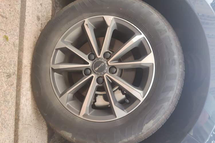 Used BYD Destroyer 05 2024 HONOR Edition DM-i 55KM Luxury Model Right Front Wheel Hub