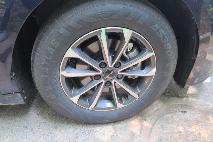 Used BYD Destroyer 05 2024 HONOR Edition DM-i 55KM Luxury Model Right Front Wheel Hub