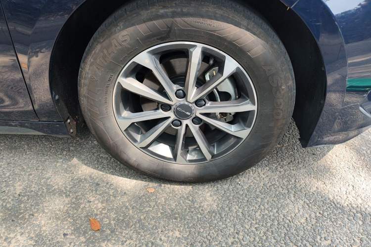 Used BYD Destroyer 05 2024 HONOR Edition DM-i 55KM Luxury Model Right Front Wheel Hub