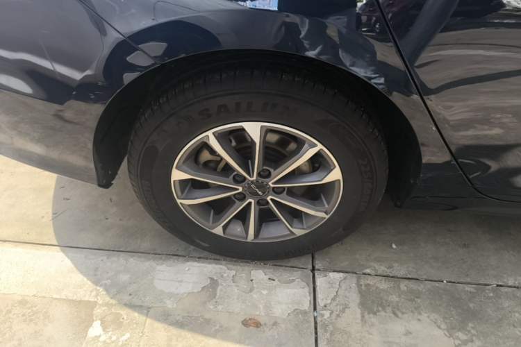 Used BYD Destroyer 05 2024 HONOR Edition DM-i 55KM Luxury Model Right Rear Wheel Hub