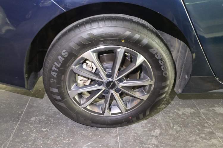 Used BYD Destroyer 05 2024 HONOR Edition DM-i 55KM Luxury Model Right Rear Wheel Hub