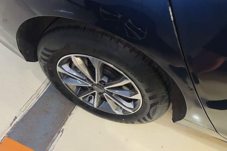 Used BYD Destroyer 05 2024 HONOR Edition DM-i 55KM Luxury Model Right Rear Wheel Hub