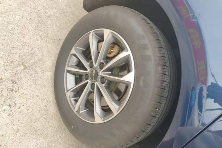 Used BYD Destroyer 05 2024 HONOR Edition DM-i 55KM Luxury Model Right Rear Wheel Hub