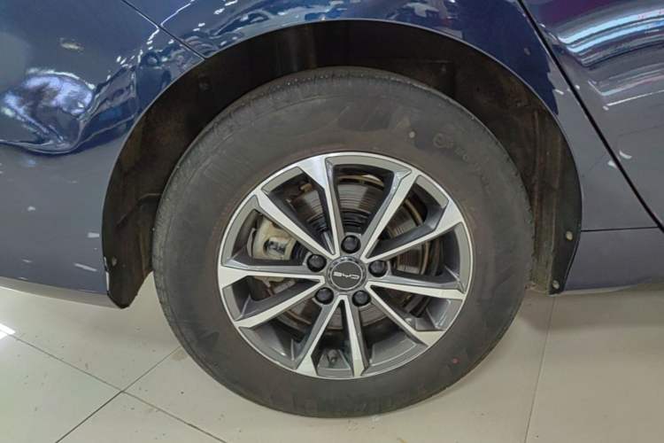 Used BYD Destroyer 05 2024 HONOR Edition DM-i 55KM Luxury Model Right Rear Wheel Hub
