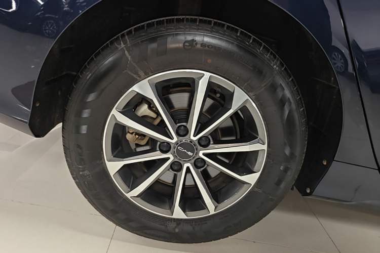 Used BYD Destroyer 05 2024 HONOR Edition DM-i 55KM Luxury Model Right Rear Wheel Hub