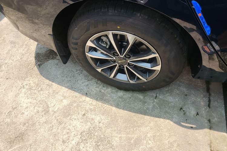 Used BYD Destroyer 05 2024 HONOR Edition DM-i 55KM Luxury Model Right Rear Wheel Hub