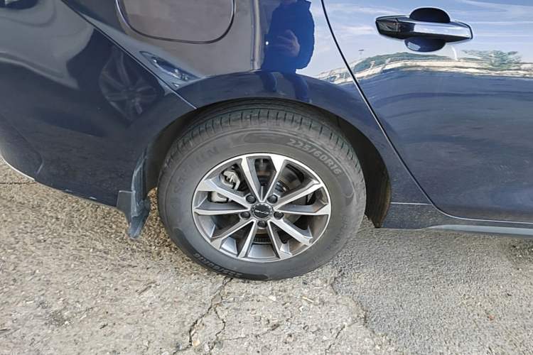 Used BYD Destroyer 05 2024 HONOR Edition DM-i 55KM Luxury Model Right Rear Wheel Hub