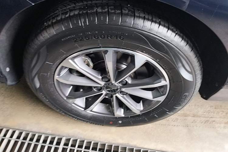 Used BYD Destroyer 05 2024 HONOR Edition DM-i 55KM Luxury Model Right Rear Wheel Hub
