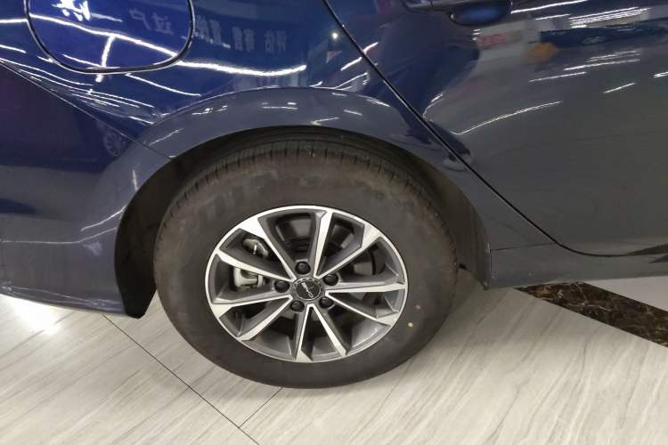 Used BYD Destroyer 05 2024 HONOR Edition DM-i 55KM Luxury Model Right Rear Wheel Hub