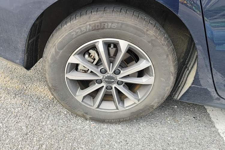 Used BYD Destroyer 05 2024 HONOR Edition DM-i 55KM Luxury Model Right Rear Wheel Hub