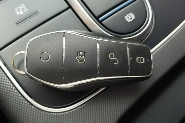 Used BYD Destroyer 05 2024 HONOR Edition DM-i 55KM Luxury Model Vehicle Key