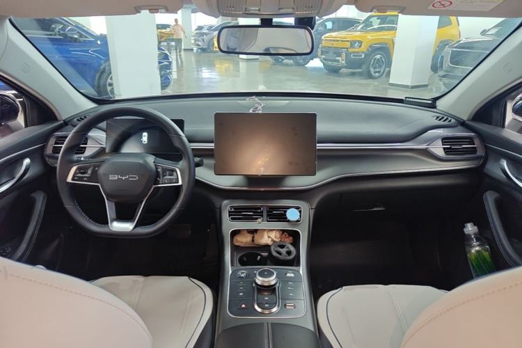 Used BYD Destroyer 05 2024 HONOR Edition DM-i 55KM Luxury Model Center Console