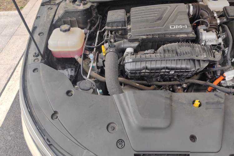 Used BYD Destroyer 05 2024 Honor Edition DM-i 120KM Luxury Model Engine Bay Right