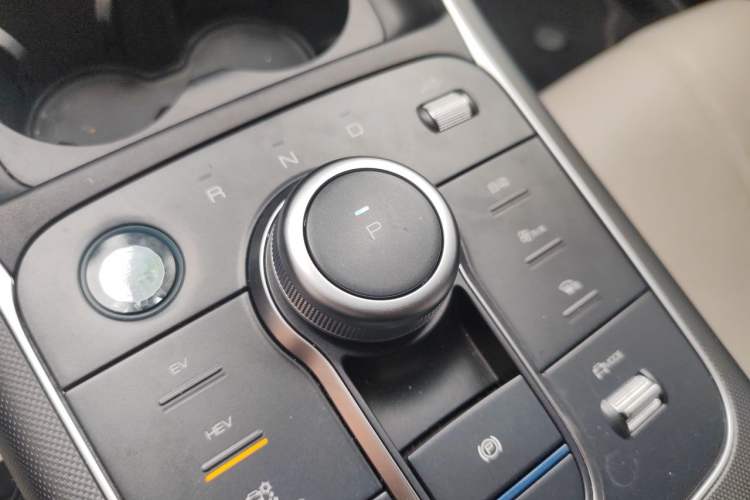 Used BYD Destroyer 05 2024 Honor Edition DM-i 120KM Luxury Model Gear Lever