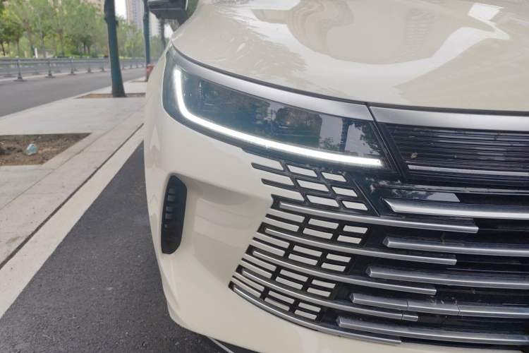 Used BYD Destroyer 05 2024 Honor Edition DM-i 120KM Luxury Model Right Front Headlight