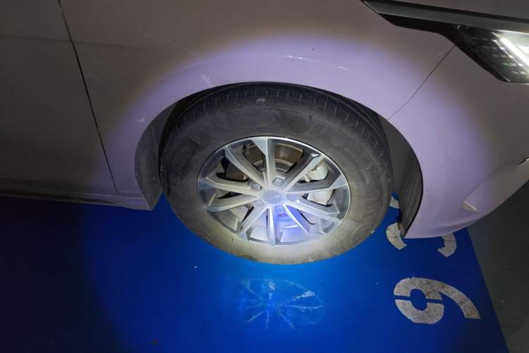 Used BYD Destroyer 05 2024 HONOR Edition DM-i 55KM Luxury Model Right Front Wheel Hub