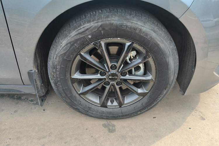 Used BYD Destroyer 05 2024 HONOR Edition DM-i 55KM Luxury Model Right Front Wheel Hub