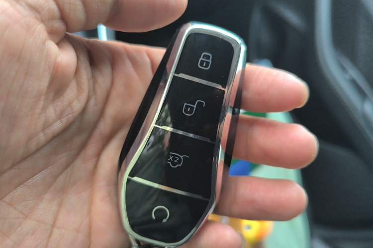 Used BYD Destroyer 05 2024 HONOR Edition DM-i 55KM Luxury Model Vehicle Key