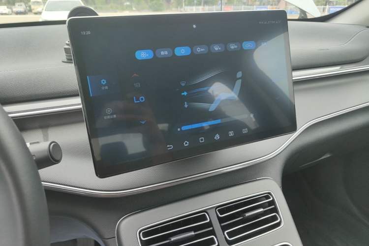 Used BYD Destroyer 05 2024 Honor Edition DM-i 120KM Luxury Model Audio And AC Panel