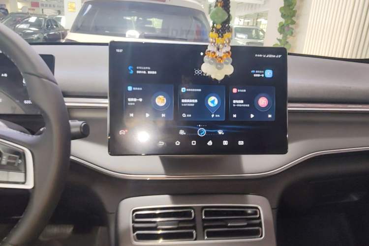 Used BYD Destroyer 05 2024 Honor Edition DM-i 120KM Luxury Model Audio And AC Panel