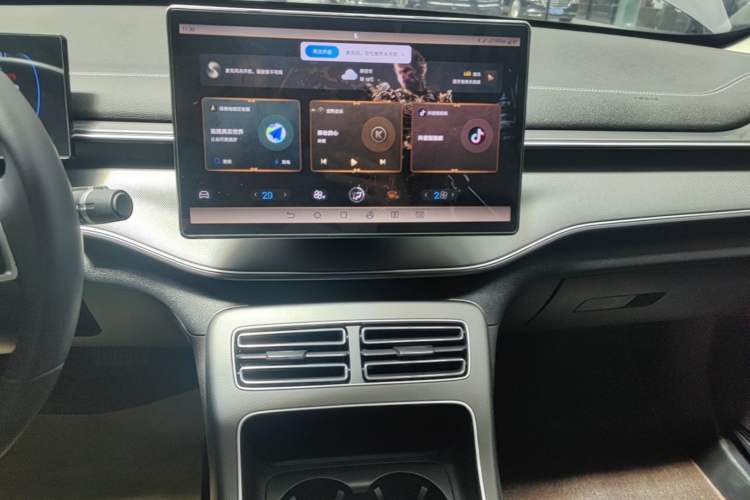 Used BYD Destroyer 05 2024 HONOR Edition DM-i 55KM Luxury Model Audio And AC Panel