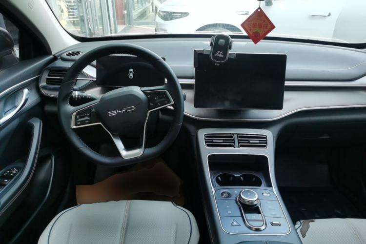 Used BYD Destroyer 05 2024 HONOR Edition DM-i 55KM Luxury Model Center Console