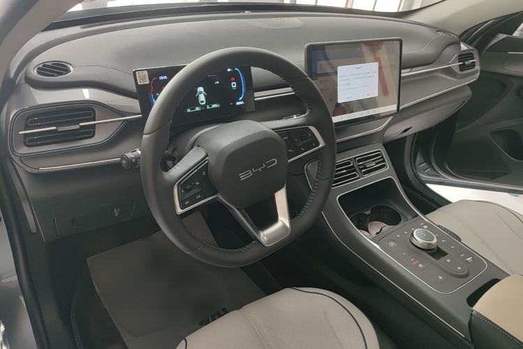 Used BYD Destroyer 05 2024 HONOR Edition DM-i 55KM Luxury Model Center Console