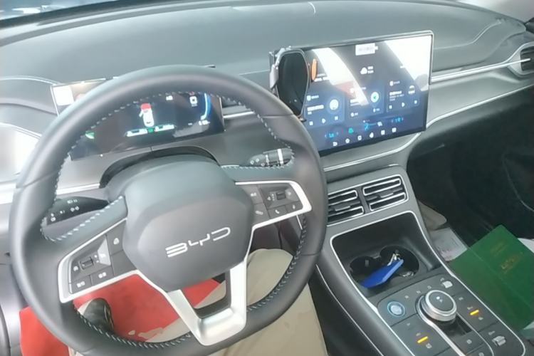 Used BYD Destroyer 05 2024 HONOR Edition DM-i 55KM Luxury Model Center Console