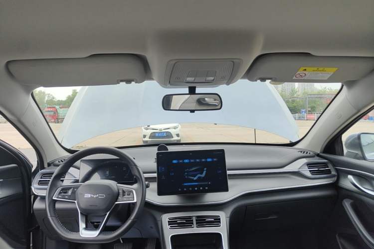Used BYD Destroyer 05 2024 Honor Edition DM-i 120KM Luxury Model Center Console