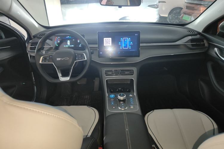 Used BYD Destroyer 05 2024 HONOR Edition DM-i 55KM Luxury Model Center Console