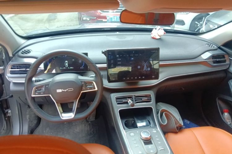 Used BYD Destroyer 05 2024 HONOR Edition DM-i 55KM Luxury Model Center Console