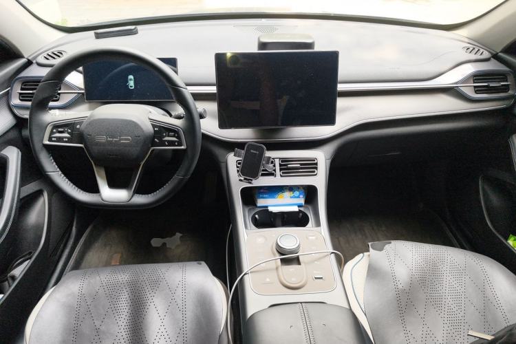 Used BYD Destroyer 05 2024 HONOR Edition DM-i 55KM Luxury Model Center Console