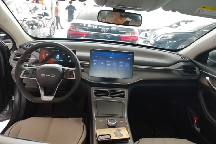 Used BYD Destroyer 05 2024 HONOR Edition DM-i 55KM Luxury Model Center Console