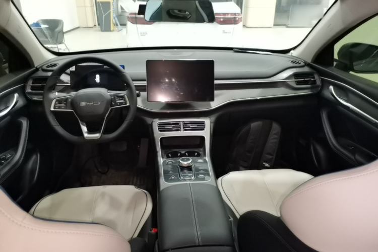 Used BYD Destroyer 05 2024 HONOR Edition DM-i 55KM Luxury Model Center Console