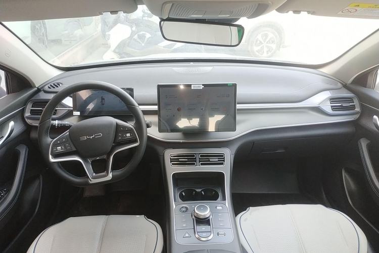 Used BYD Destroyer 05 2024 HONOR Edition DM-i 120KM Flagship Model Center Console