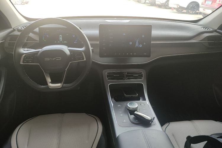 Used BYD Destroyer 05 2024 HONOR Edition DM-i 55KM Luxury Model Center Console