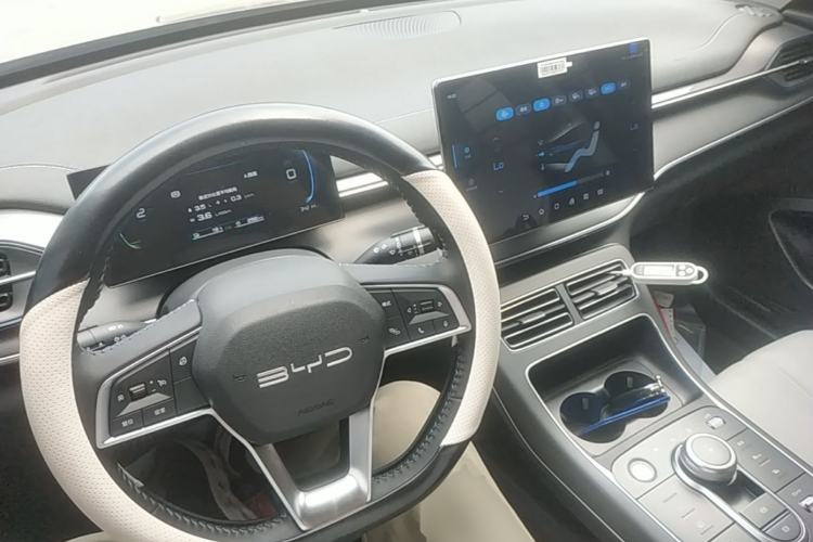 Used BYD Destroyer 05 2024 Honor Edition DM-i 120KM Luxury Model Center Console