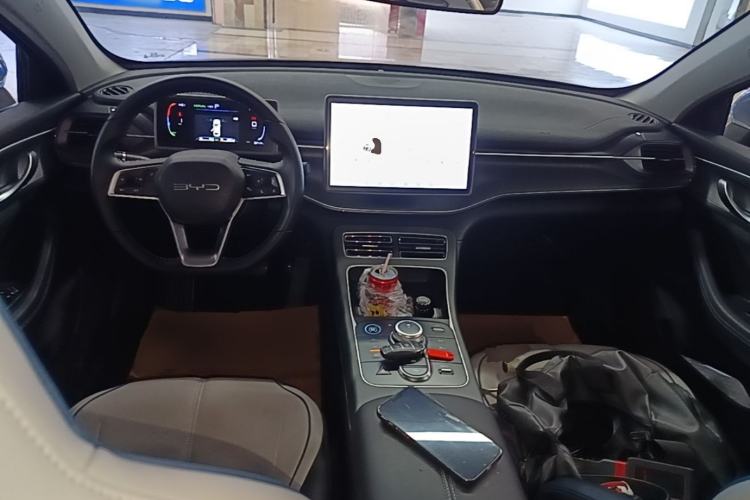 Used BYD Destroyer 05 2024 HONOR Edition DM-i 55KM Luxury Model Center Console