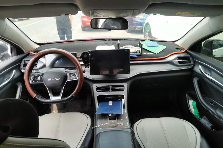 Used BYD Destroyer 05 2024 HONOR Edition DM-i 55KM Luxury Model Center Console