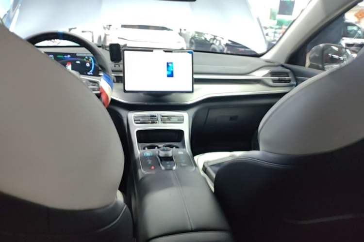 Used BYD Destroyer 05 2024 HONOR Edition DM-i 55KM Luxury Model Center Console